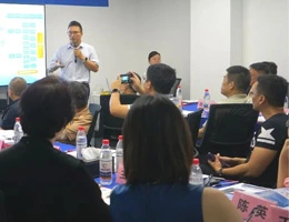 Construyendo una fundación sólida y fortaleciendo las empresas con una estrategia de talentos de alto nivel